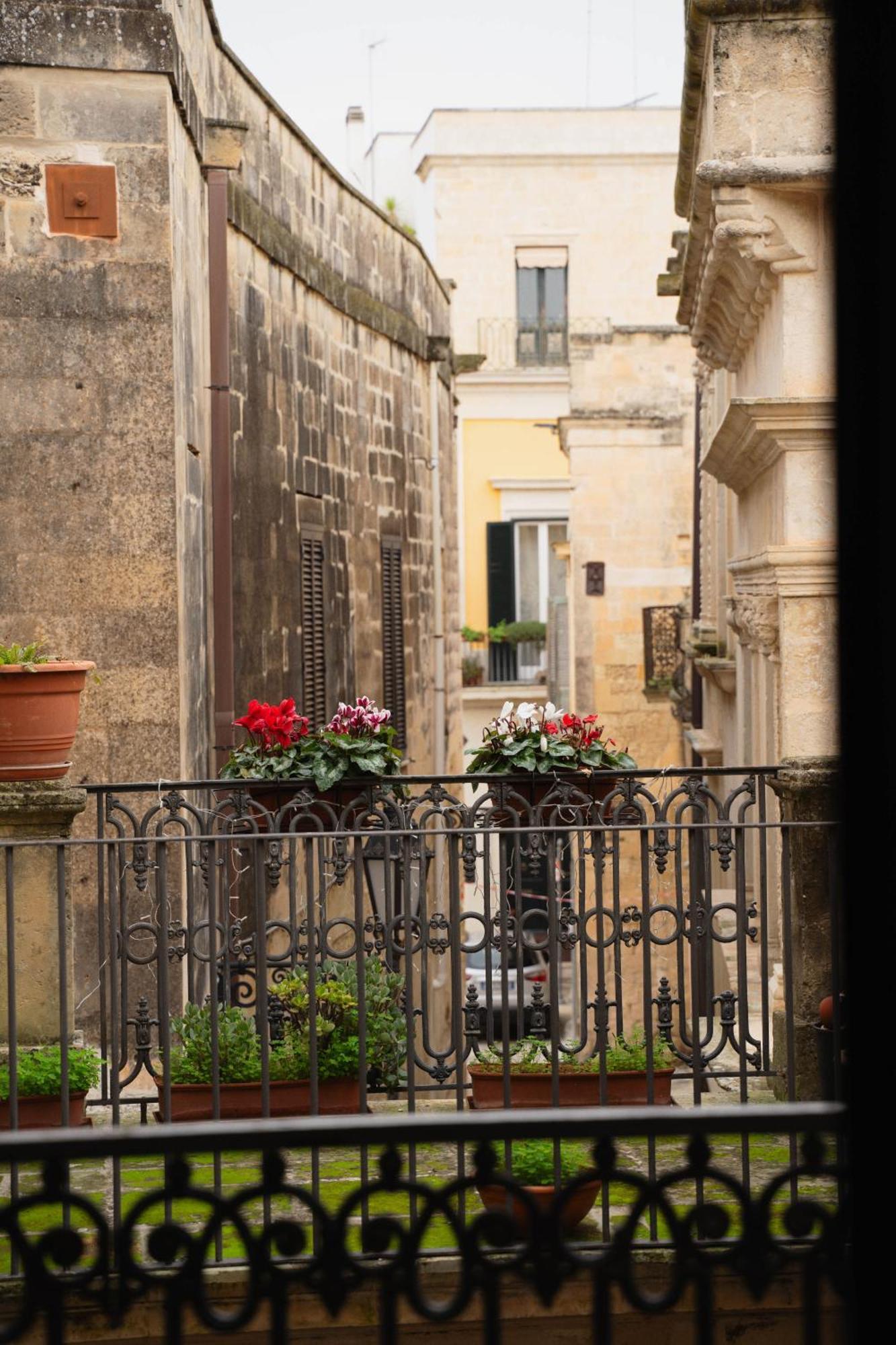 Victoria Apt - Historical Centre เลชเช ภายนอก รูปภาพ
