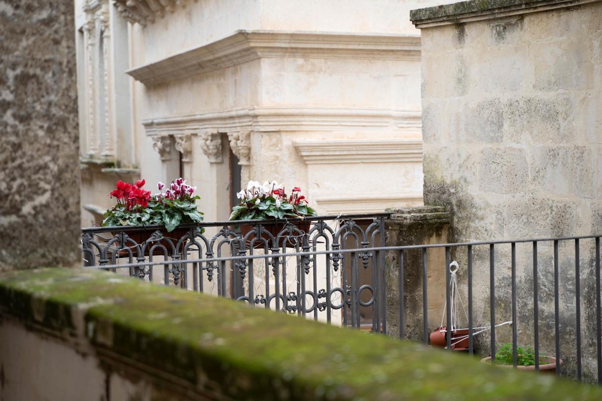 Victoria Apt - Historical Centre เลชเช ภายนอก รูปภาพ